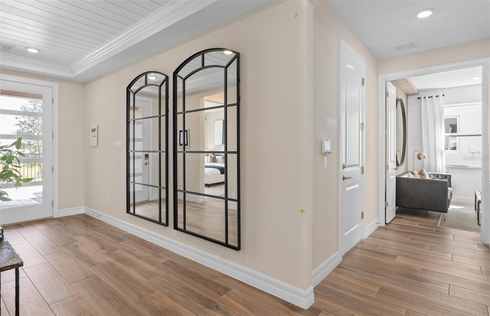 Image 5 of 43 For 9944 Leafy Oak Street