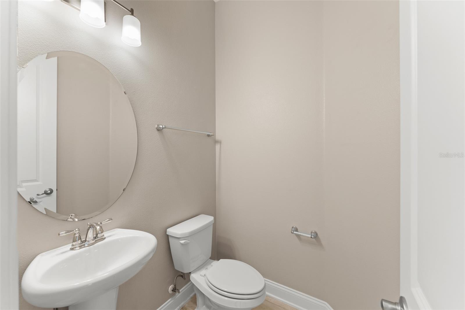 Image 10 of 86 For 13833 Behring Avenue