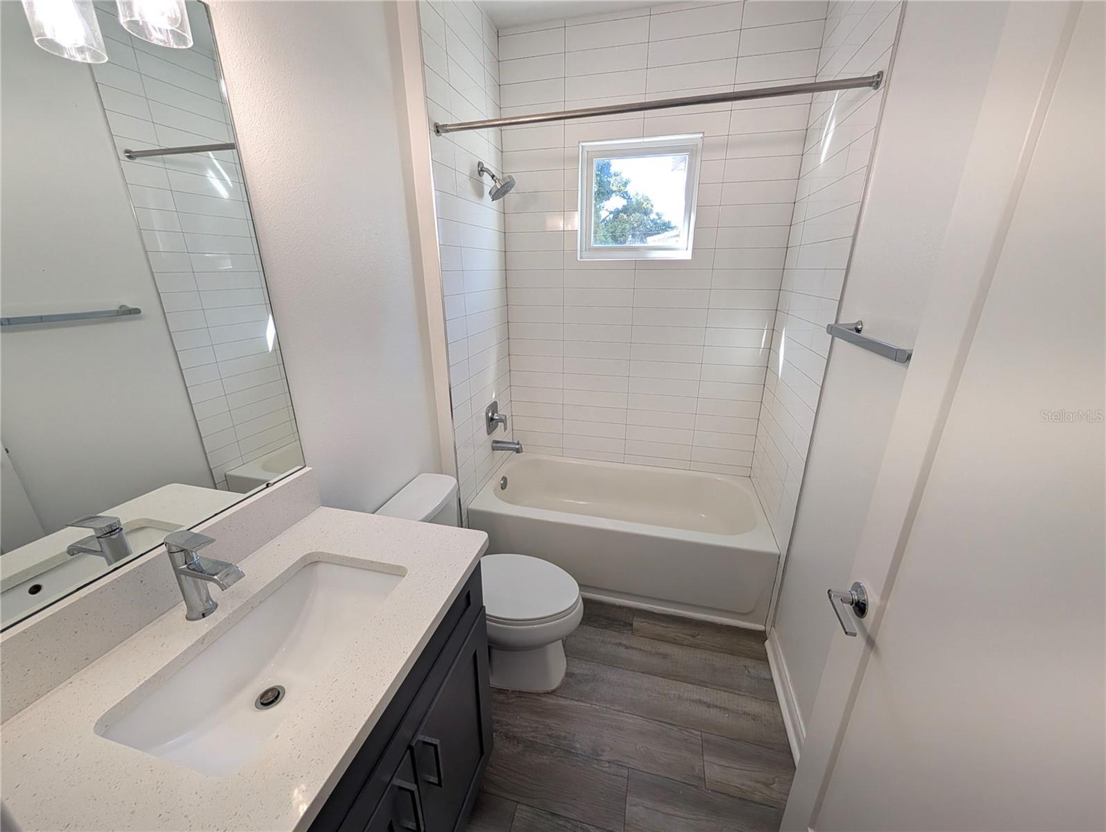 Image 14 of 16 For 1707 Columbus Drive 1