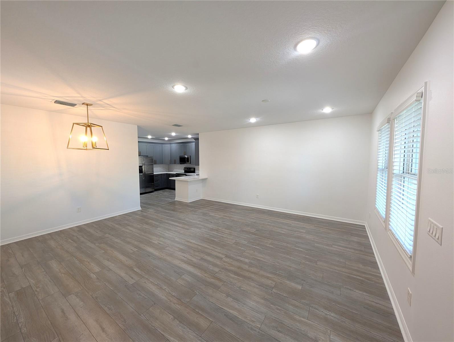 Image 4 of 16 For 1707 Columbus Drive 1