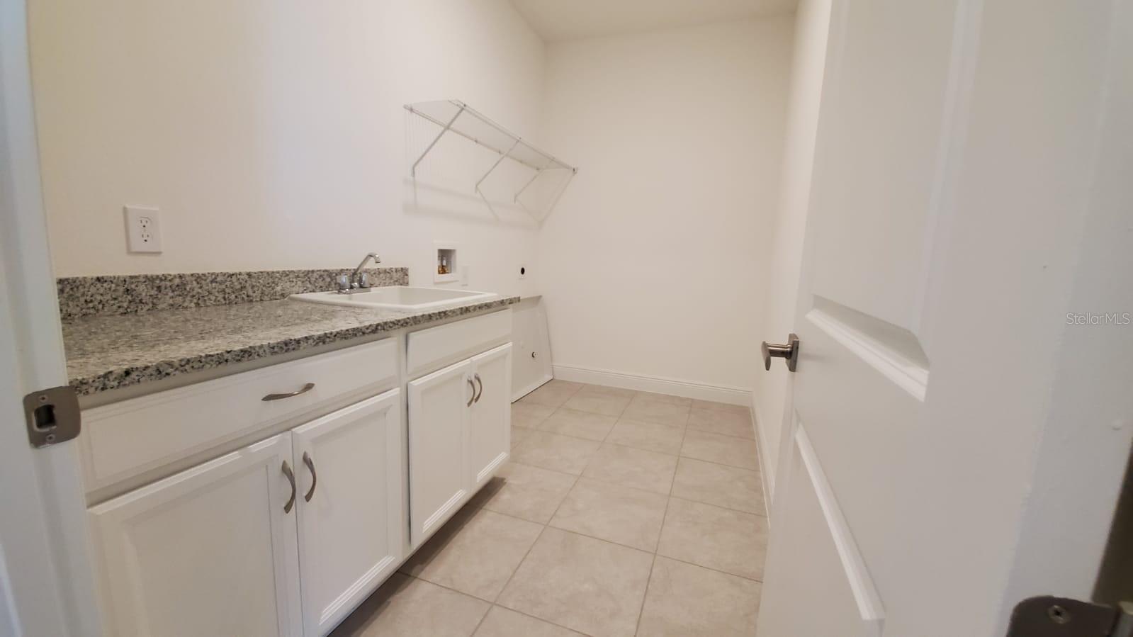 Image 16 of 40 For 9918 Summerlake Groves Street