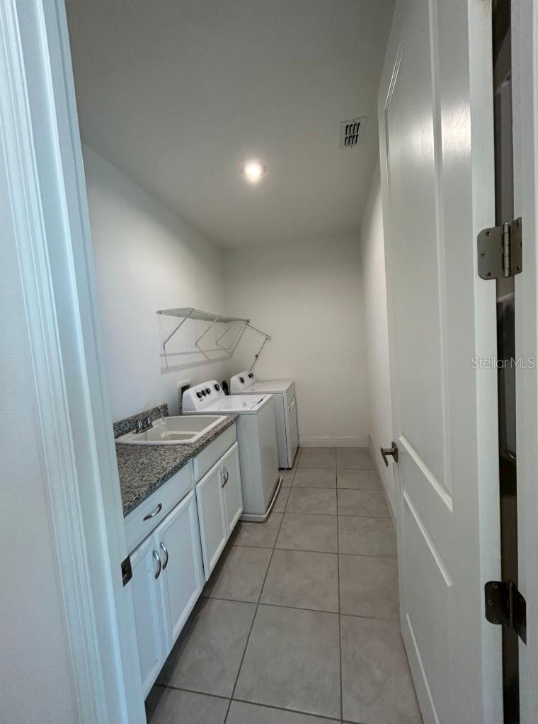 Image 17 of 40 For 9918 Summerlake Groves Street