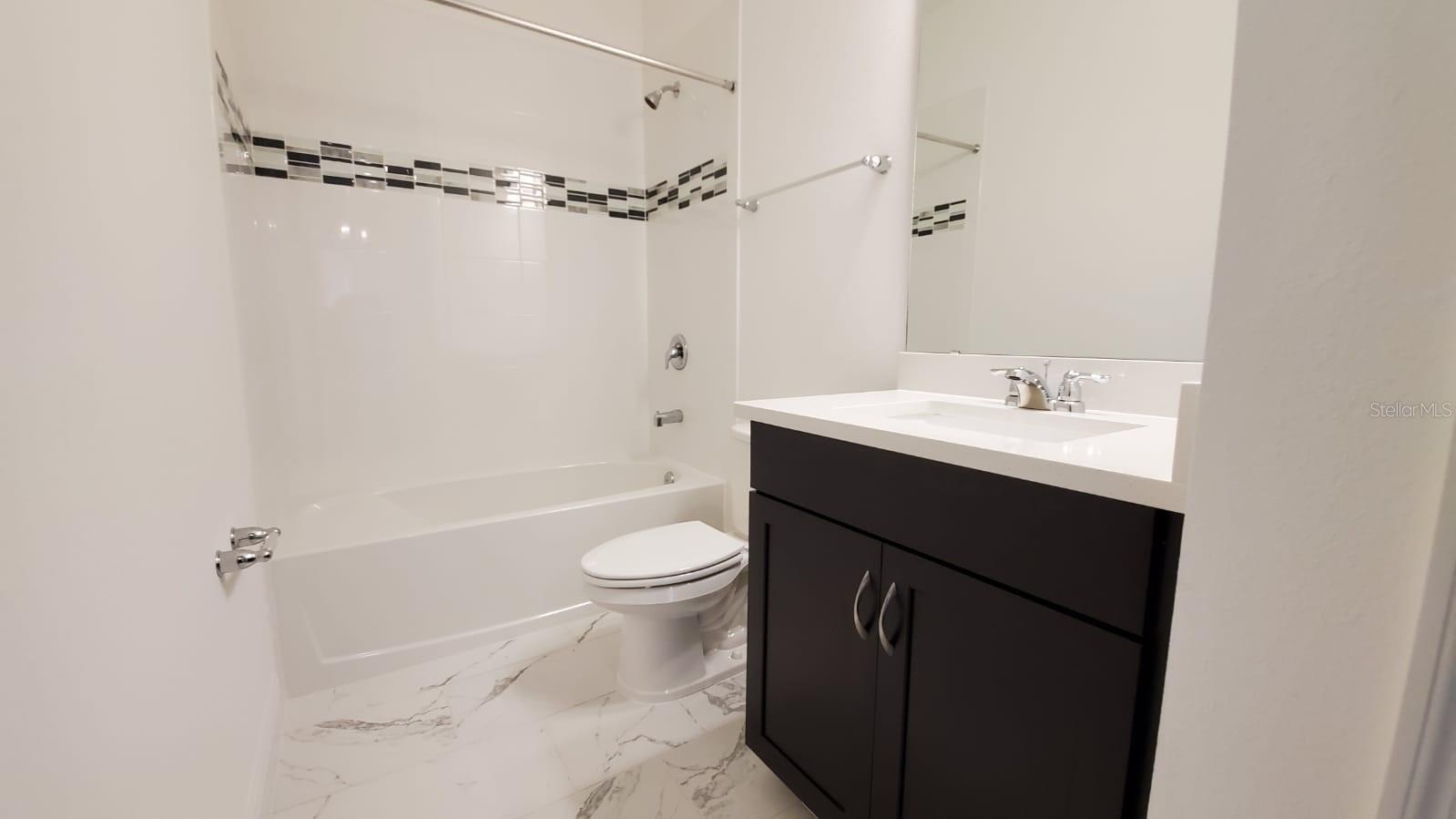 Image 18 of 40 For 9918 Summerlake Groves Street