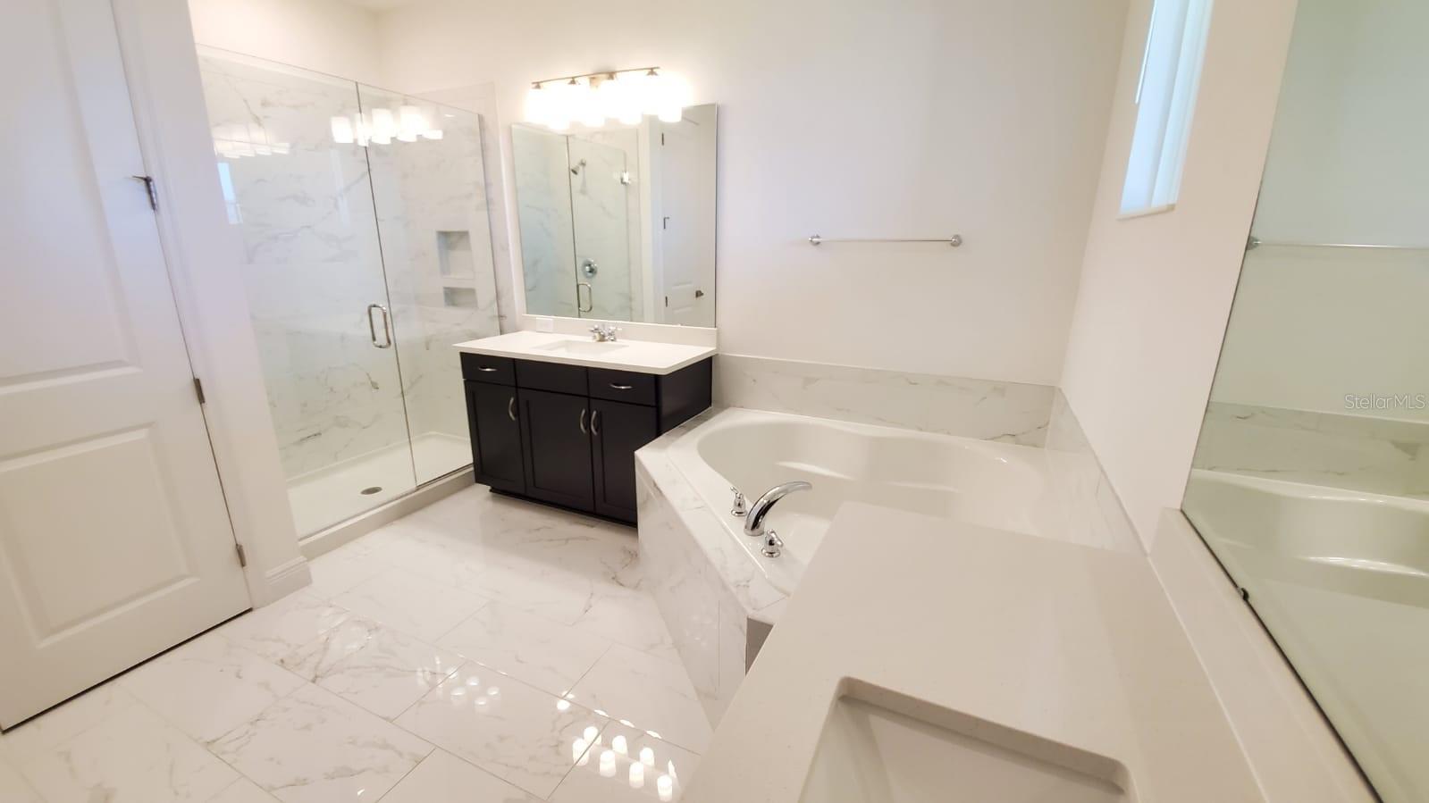 Image 21 of 40 For 9918 Summerlake Groves Street