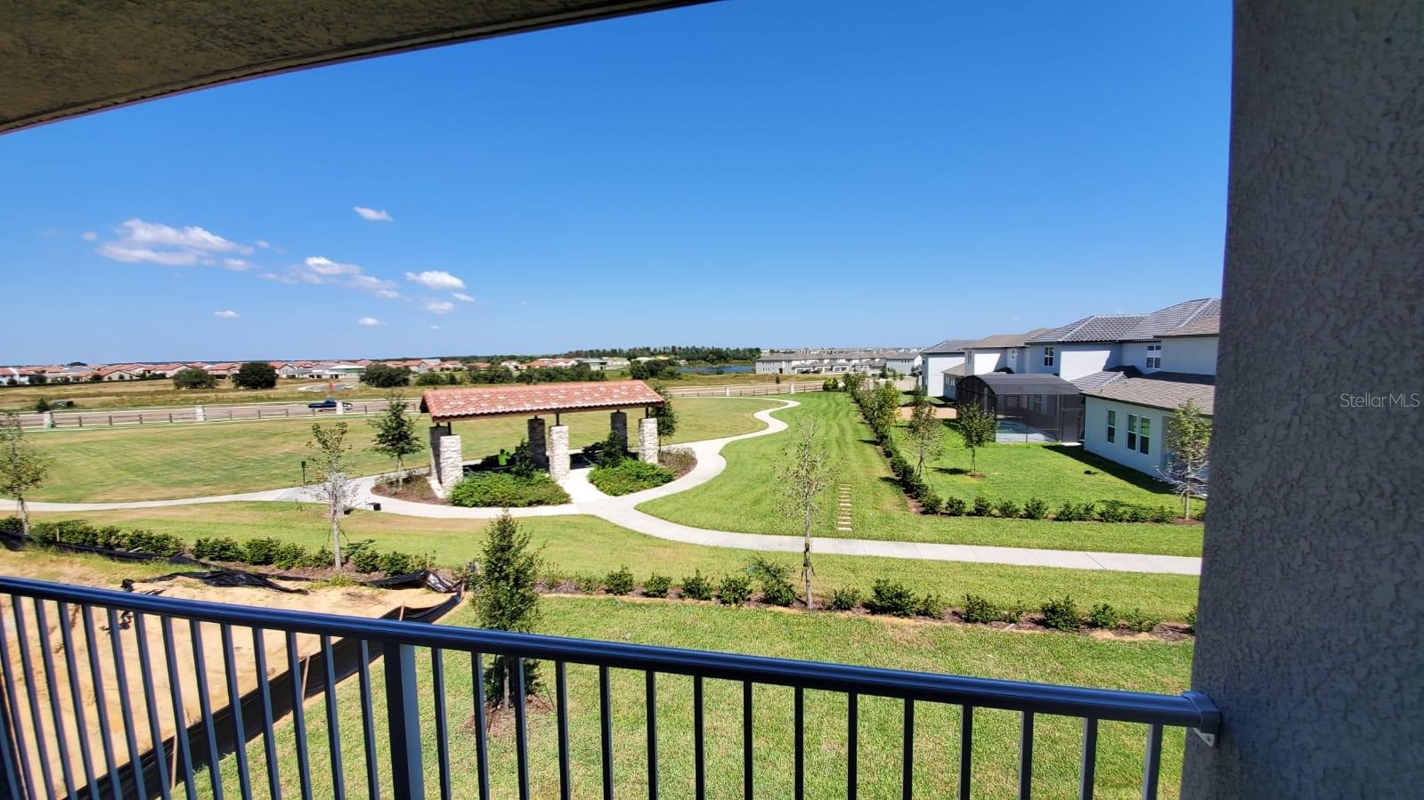 Image 32 of 40 For 9918 Summerlake Groves Street