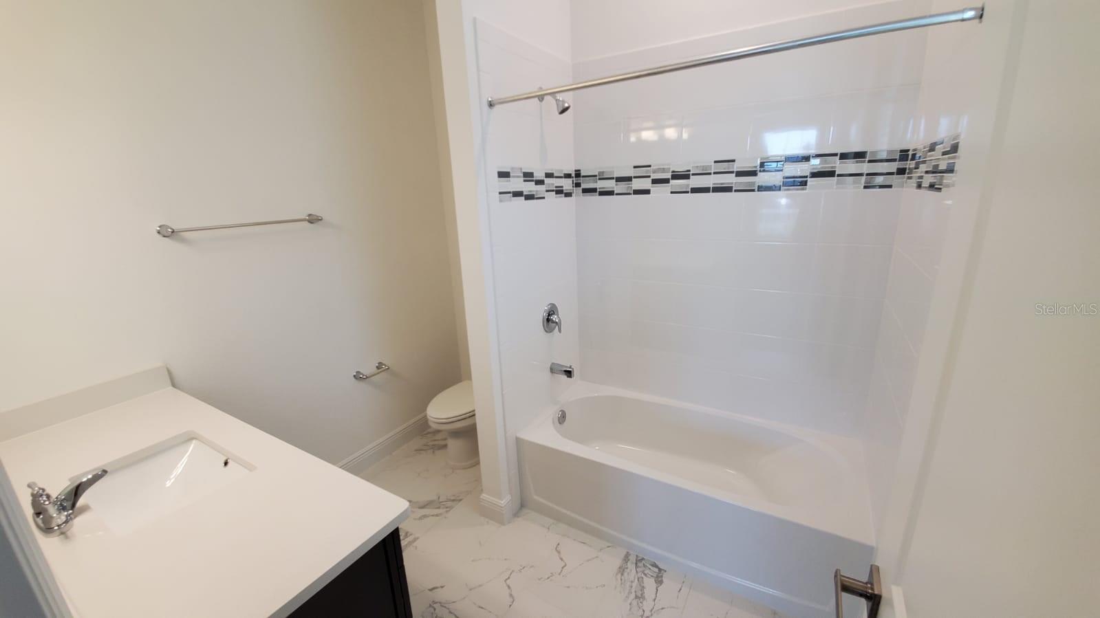 Image 8 of 40 For 9918 Summerlake Groves Street