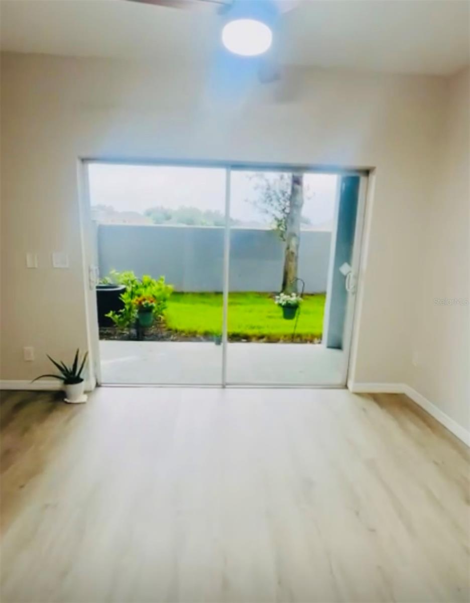 Listing photo id 11 for 10914 Savannah Wood Drive 139