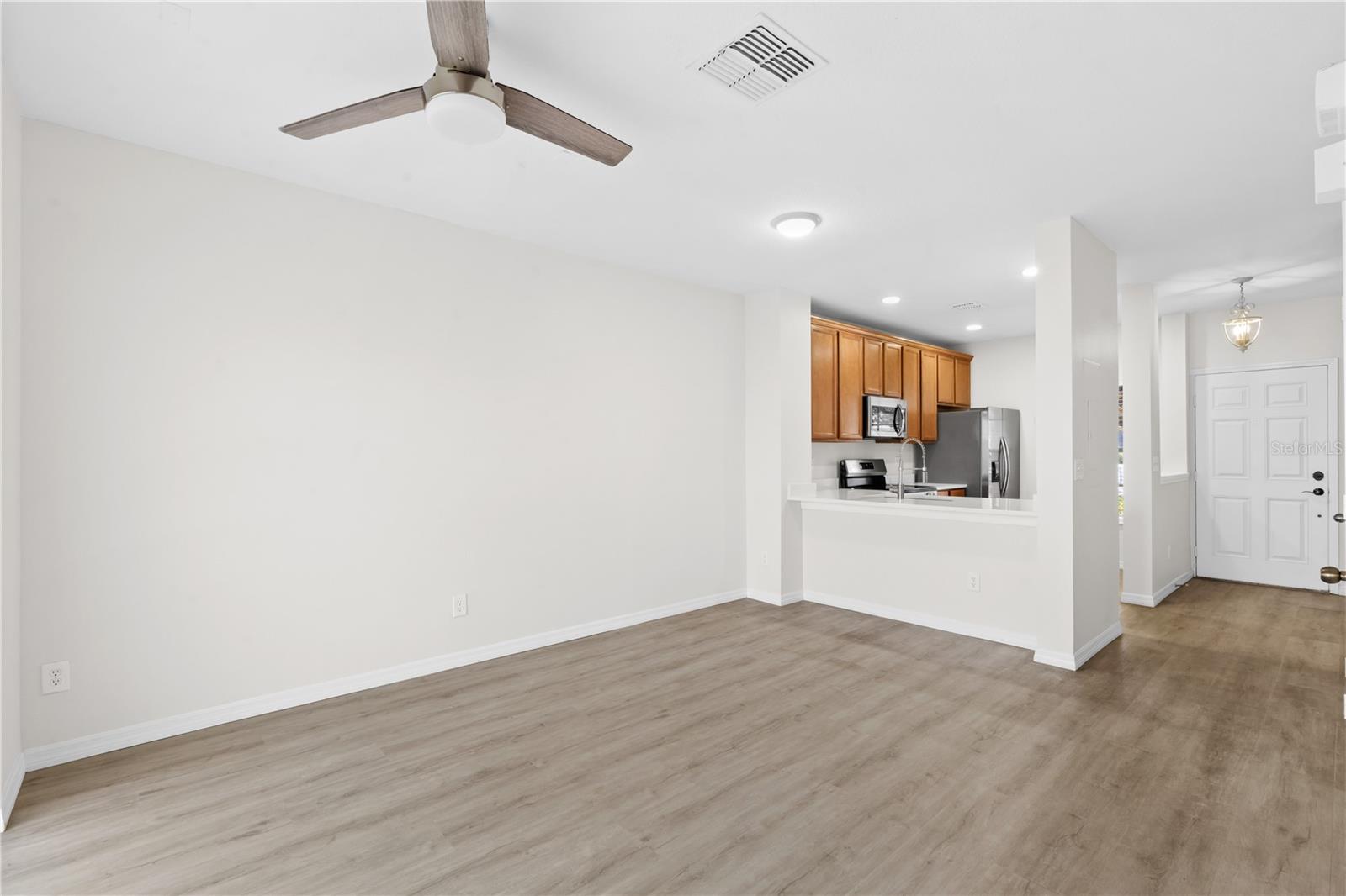 Listing photo id 2 for 10914 Savannah Wood Drive 139