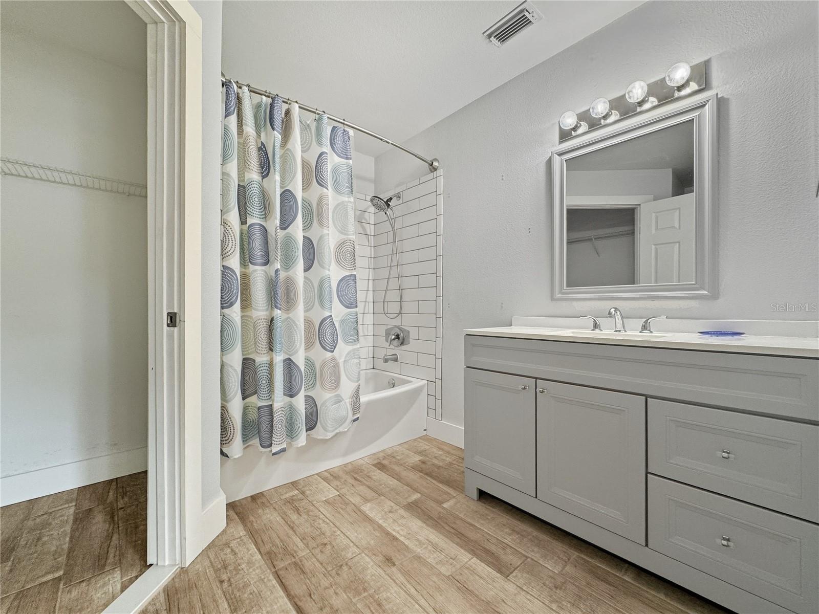 Image 11 of 22 For 4744 Walden Circle 17