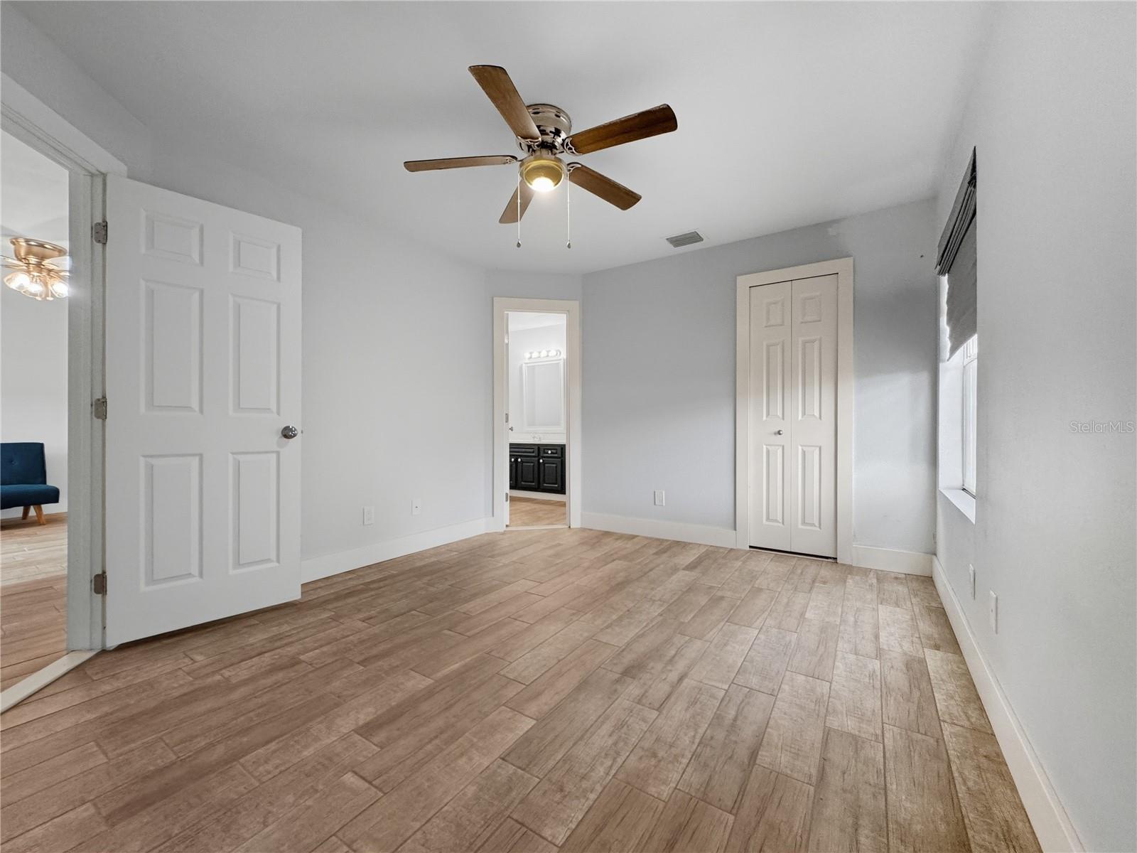 Image 13 of 22 For 4744 Walden Circle 17