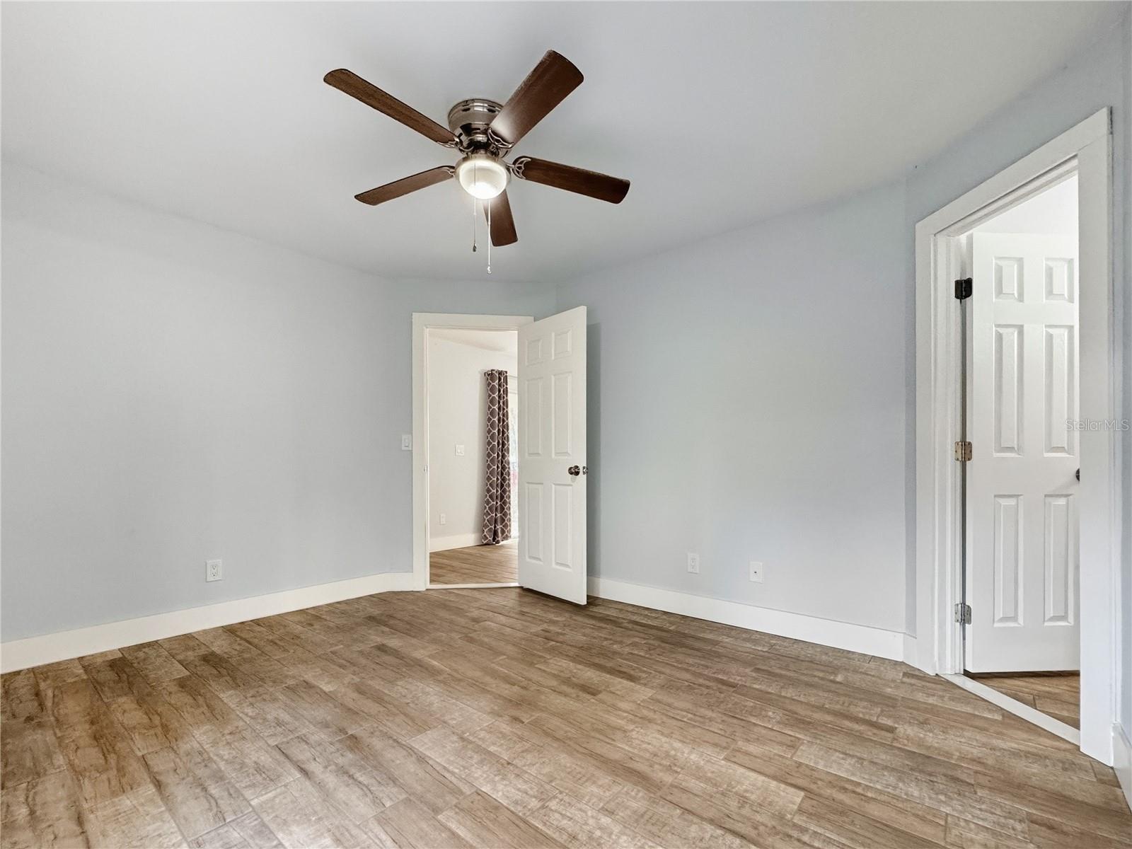 Image 14 of 22 For 4744 Walden Circle 17