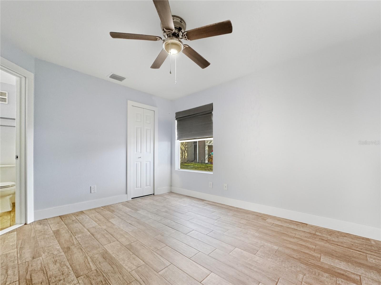 Image 15 of 22 For 4744 Walden Circle 17