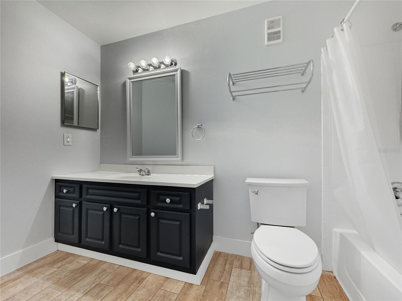 Image 16 of 22 For 4744 Walden Circle 17