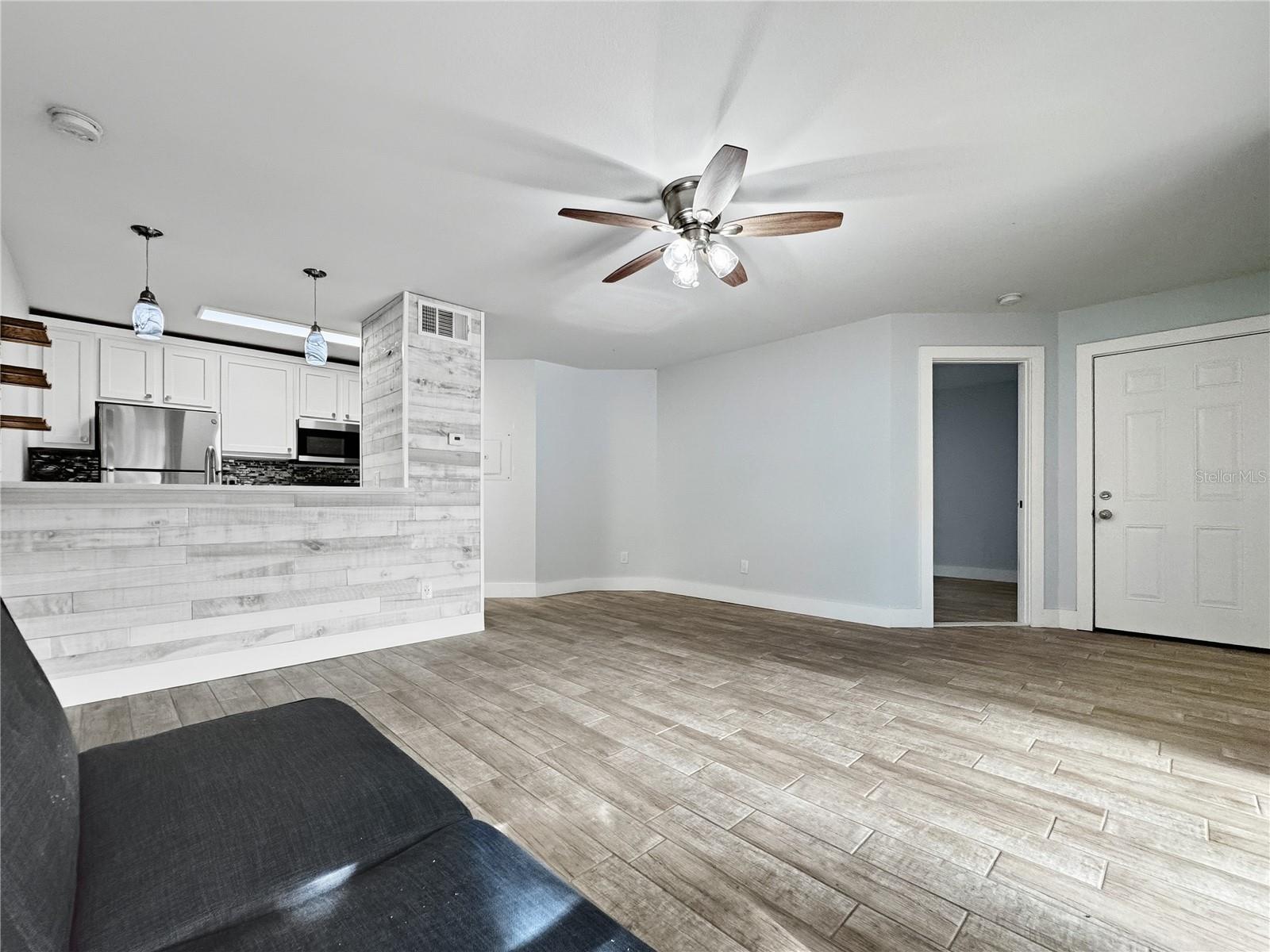 Image 4 of 22 For 4744 Walden Circle 17