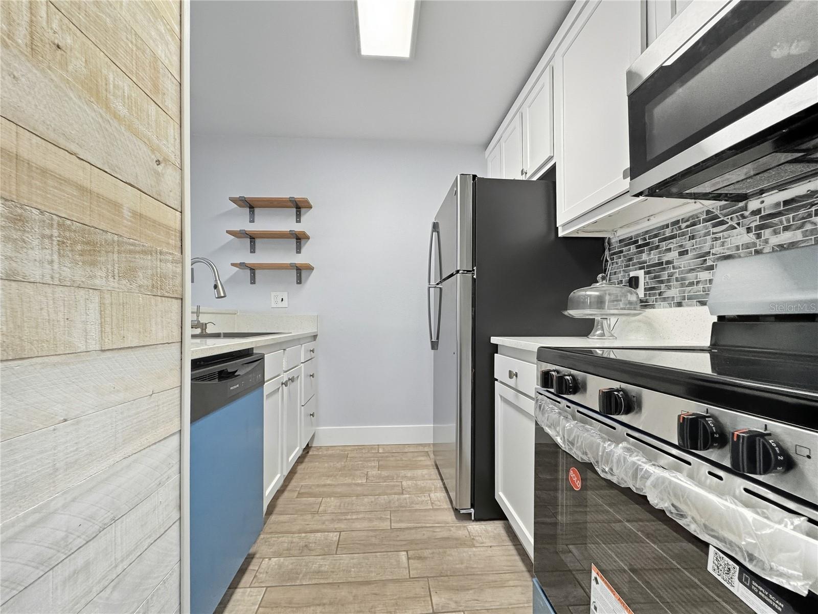 Image 8 of 22 For 4744 Walden Circle 17