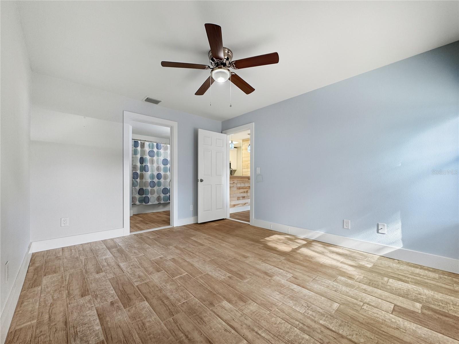 Image 9 of 22 For 4744 Walden Circle 17