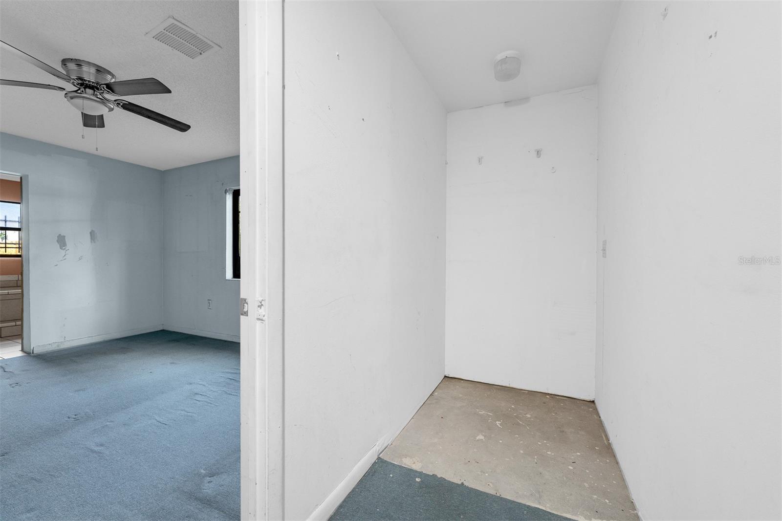 Image 11 of 22 For 716 Grove Avenue