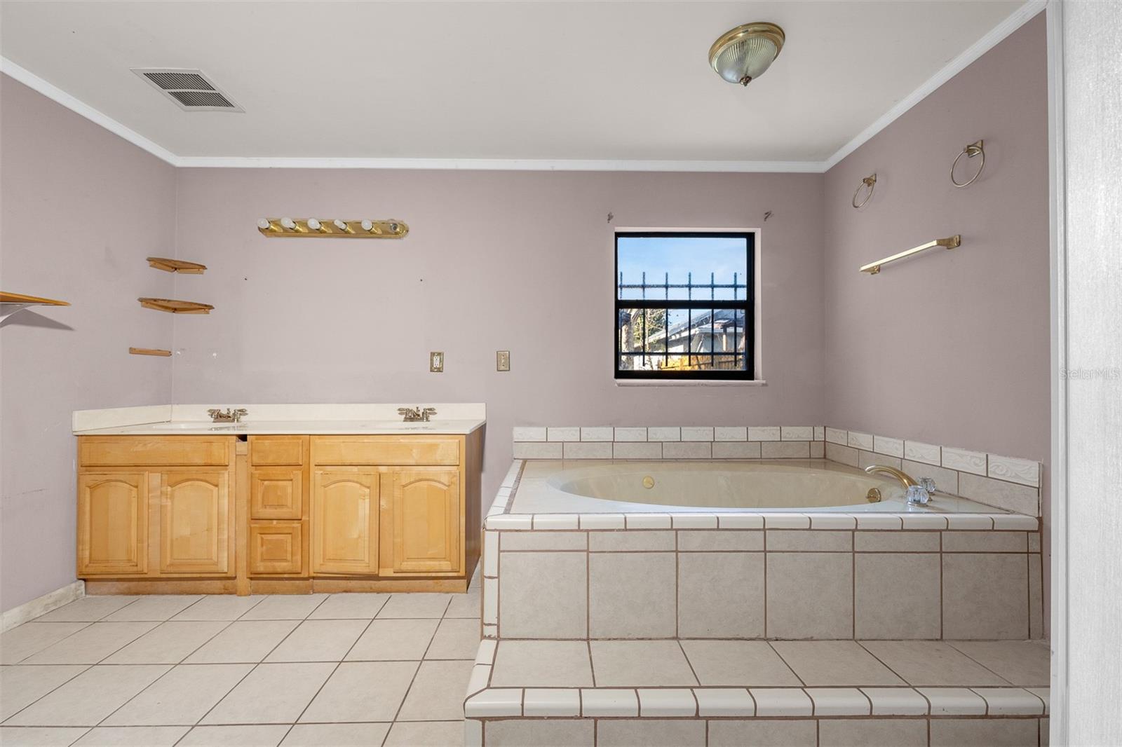 Image 12 of 22 For 716 Grove Avenue