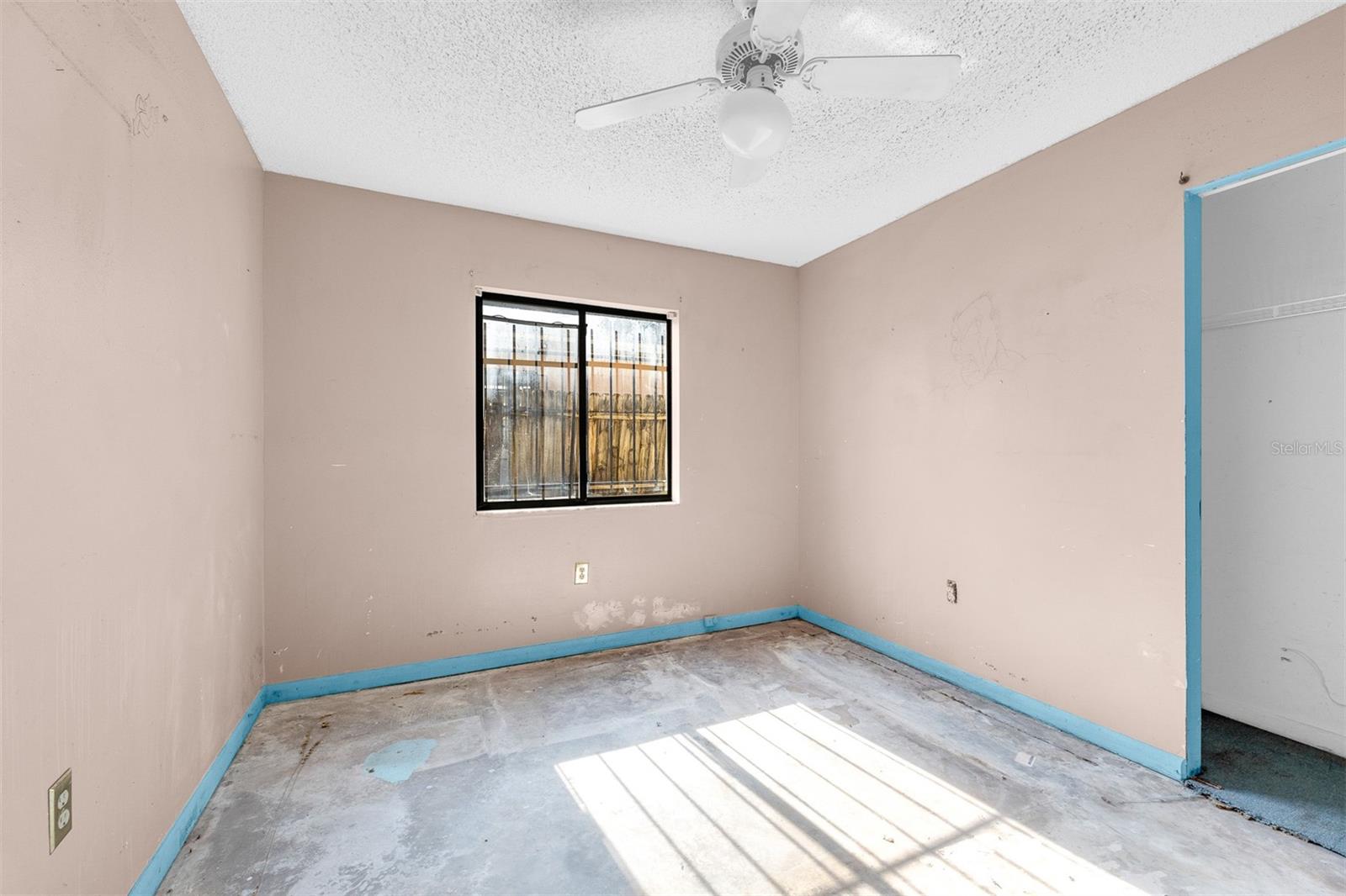 Image 18 of 22 For 716 Grove Avenue