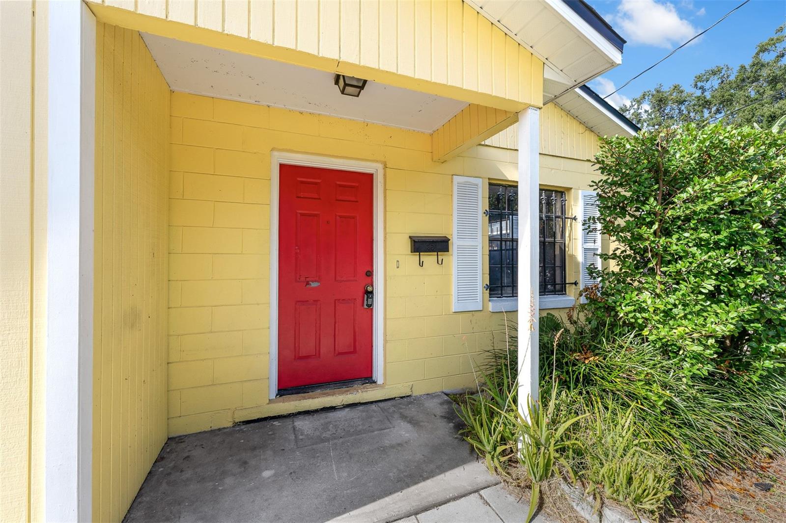 Image 3 of 22 For 716 Grove Avenue