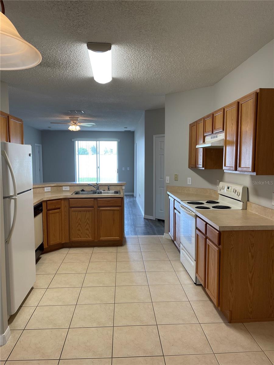 Image 3 of 30 For 606 Sunset View Drive