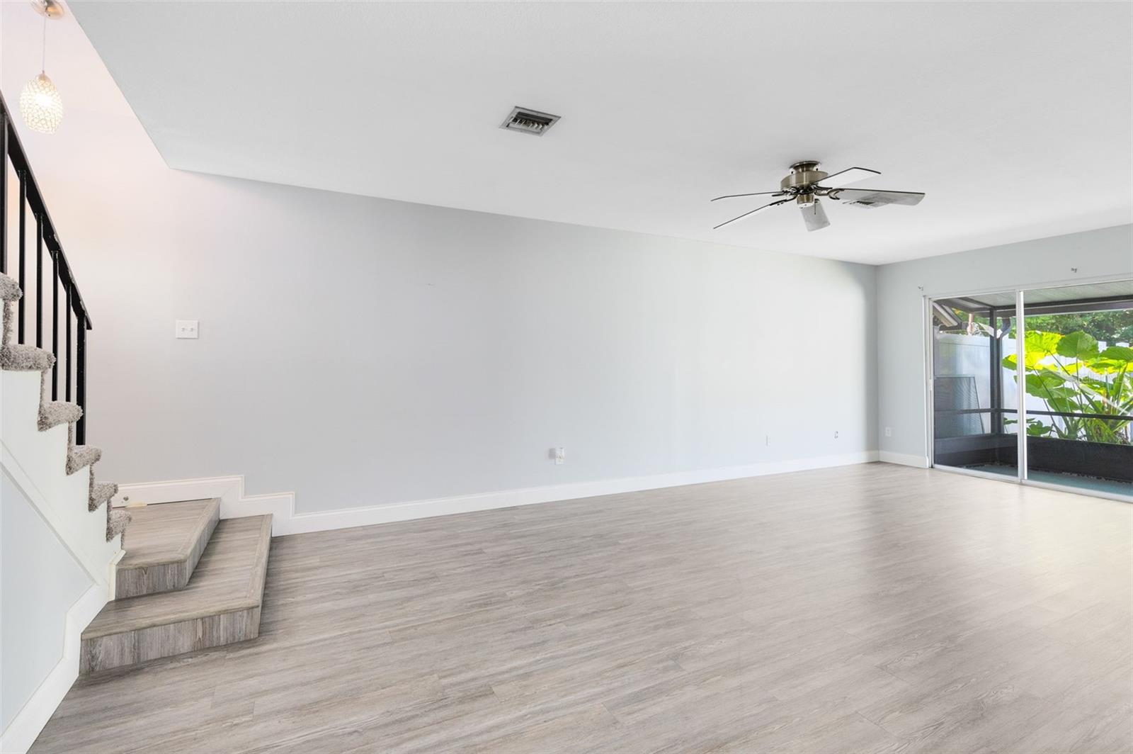 Image 4 of 35 For 890 Jonathan Way