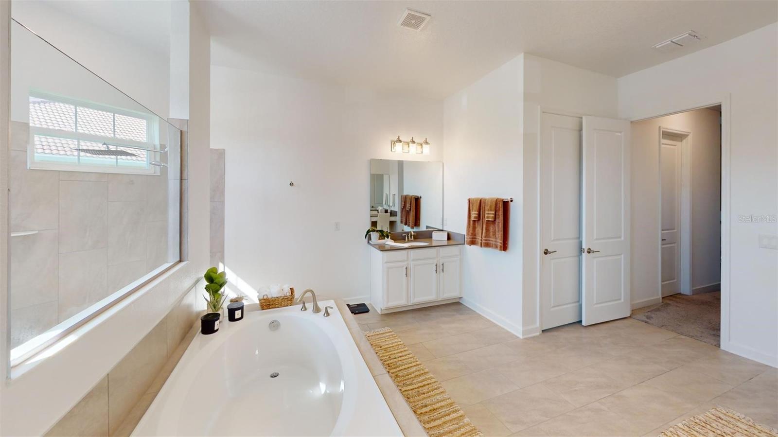 Image 14 of 21 For 8851 Fallen Oak Drive