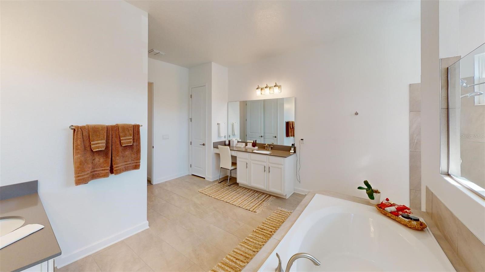 Image 15 of 21 For 8851 Fallen Oak Drive