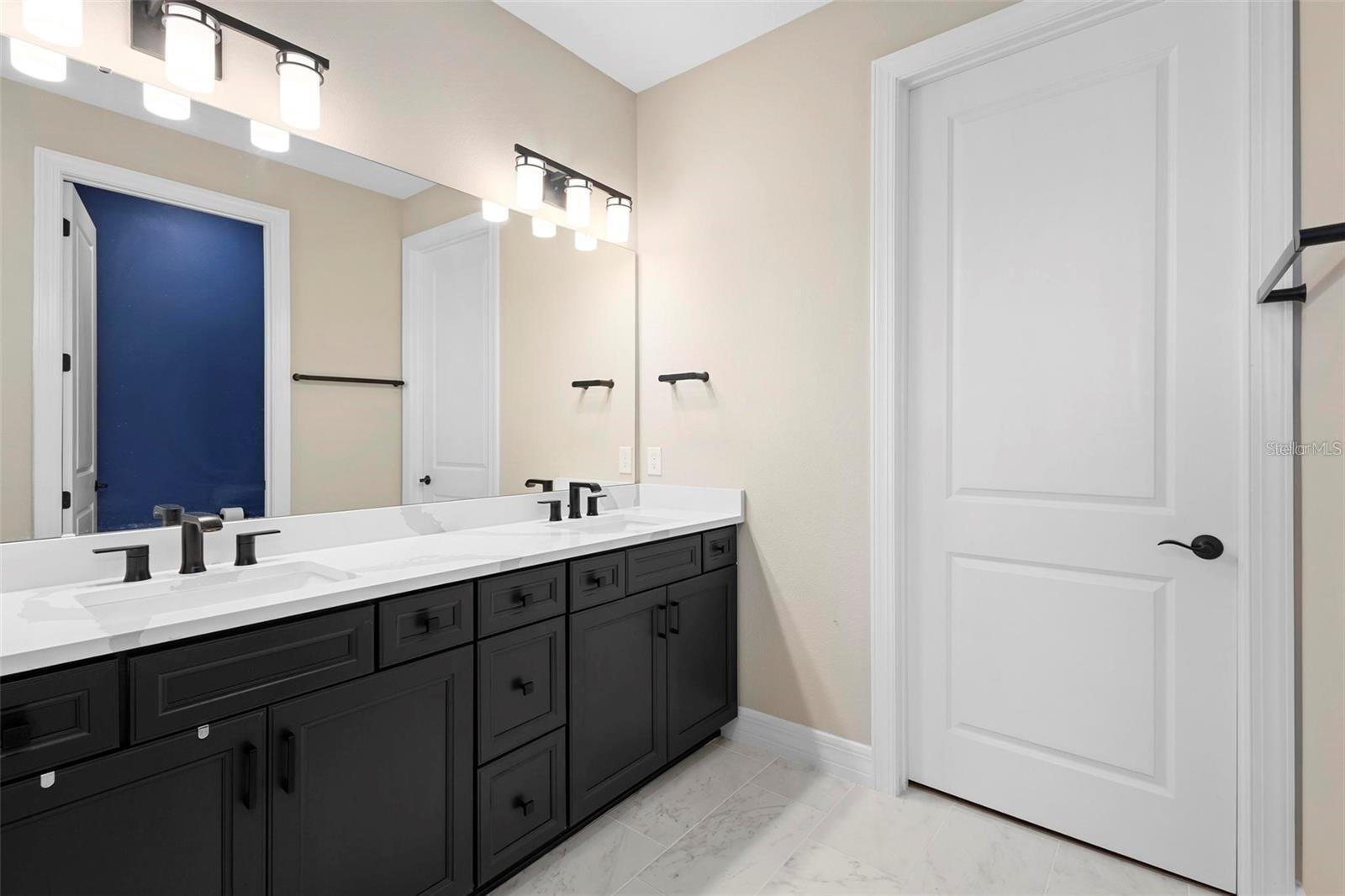 Image 6 of 8 For 10215 Park Estates Avenue