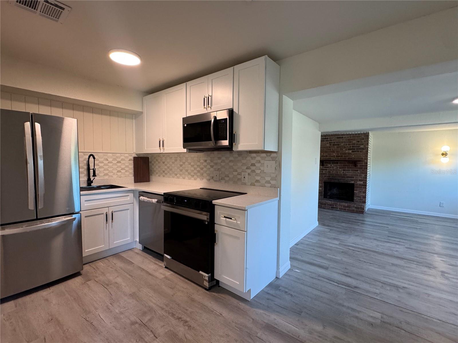 Image 4 of 26 For 7224 Valiant Court