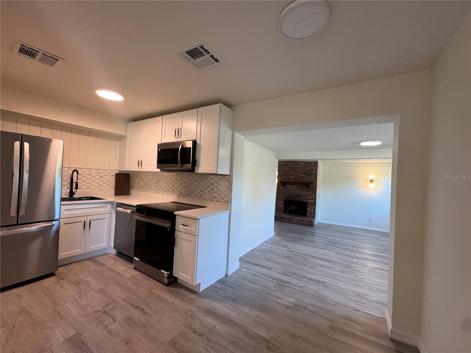 Image 5 of 26 For 7224 Valiant Court