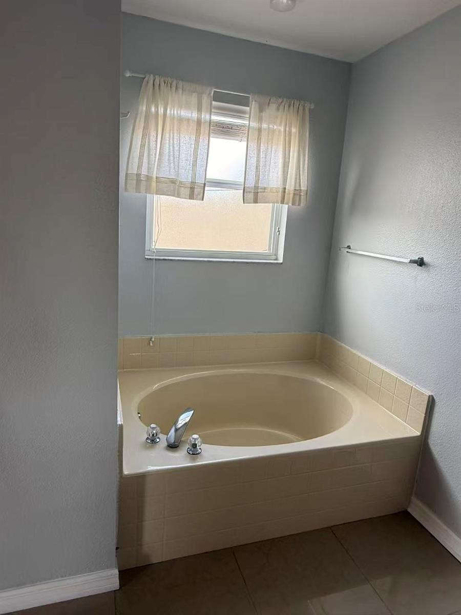 Image 20 of 36 For 1231 Seneca Falls Drive