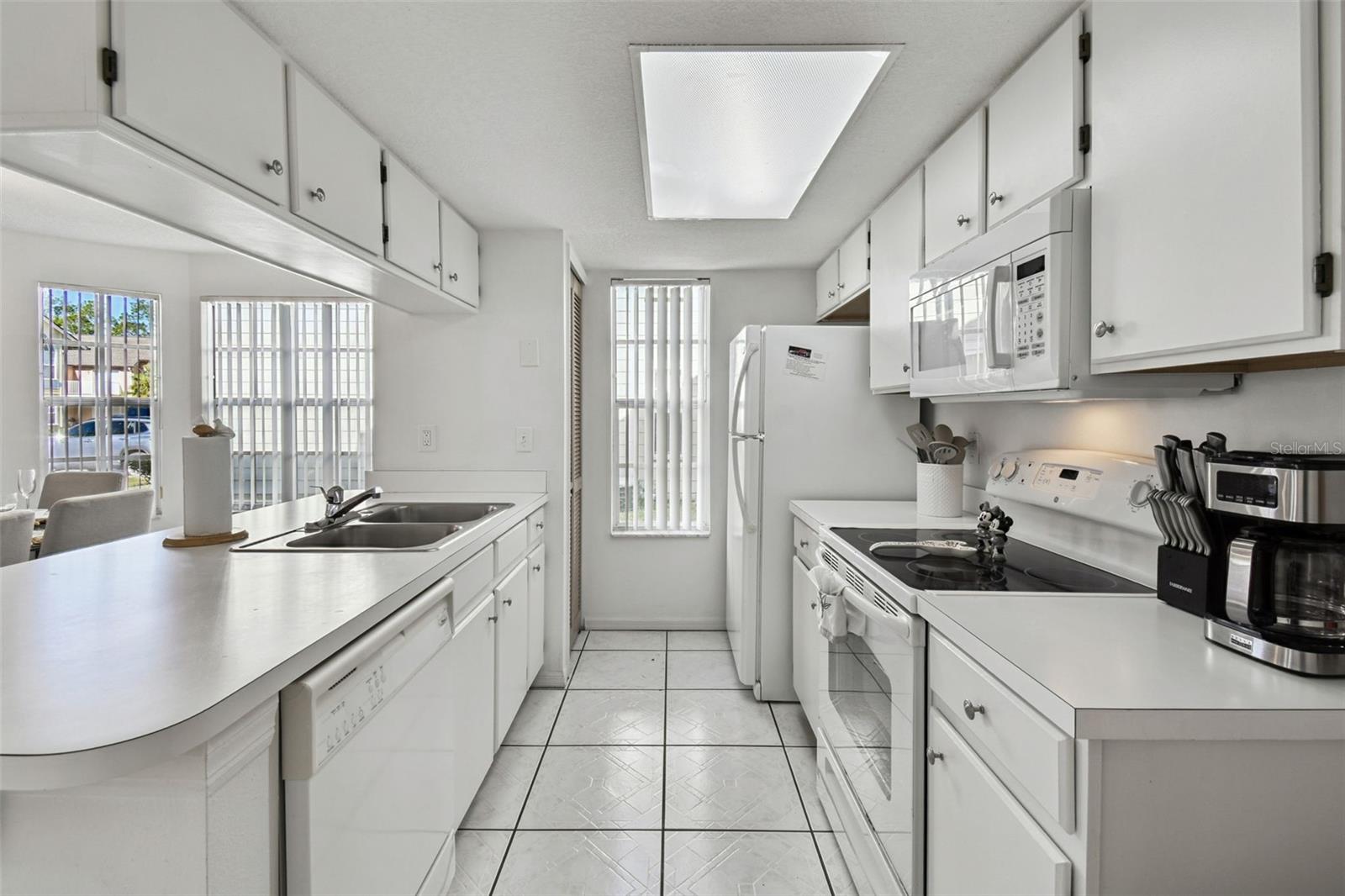 Image 11 of 46 For 2035 Royal Bay Boulevard 45