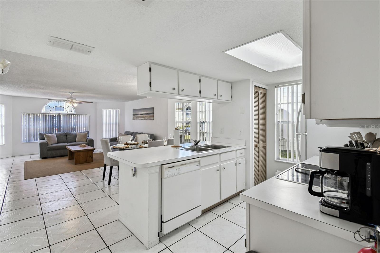 Image 12 of 46 For 2035 Royal Bay Boulevard 45