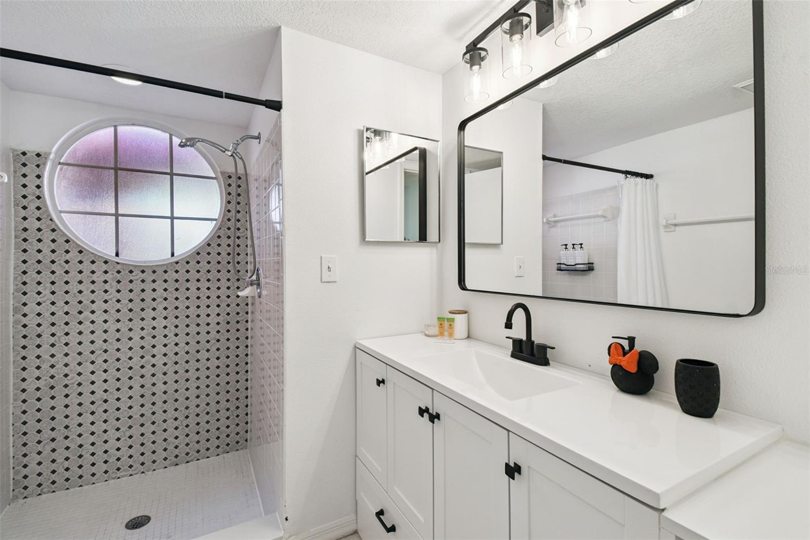 Image 17 of 46 For 2035 Royal Bay Boulevard 45