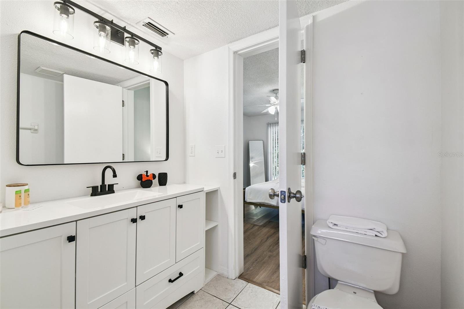 Image 18 of 46 For 2035 Royal Bay Boulevard 45