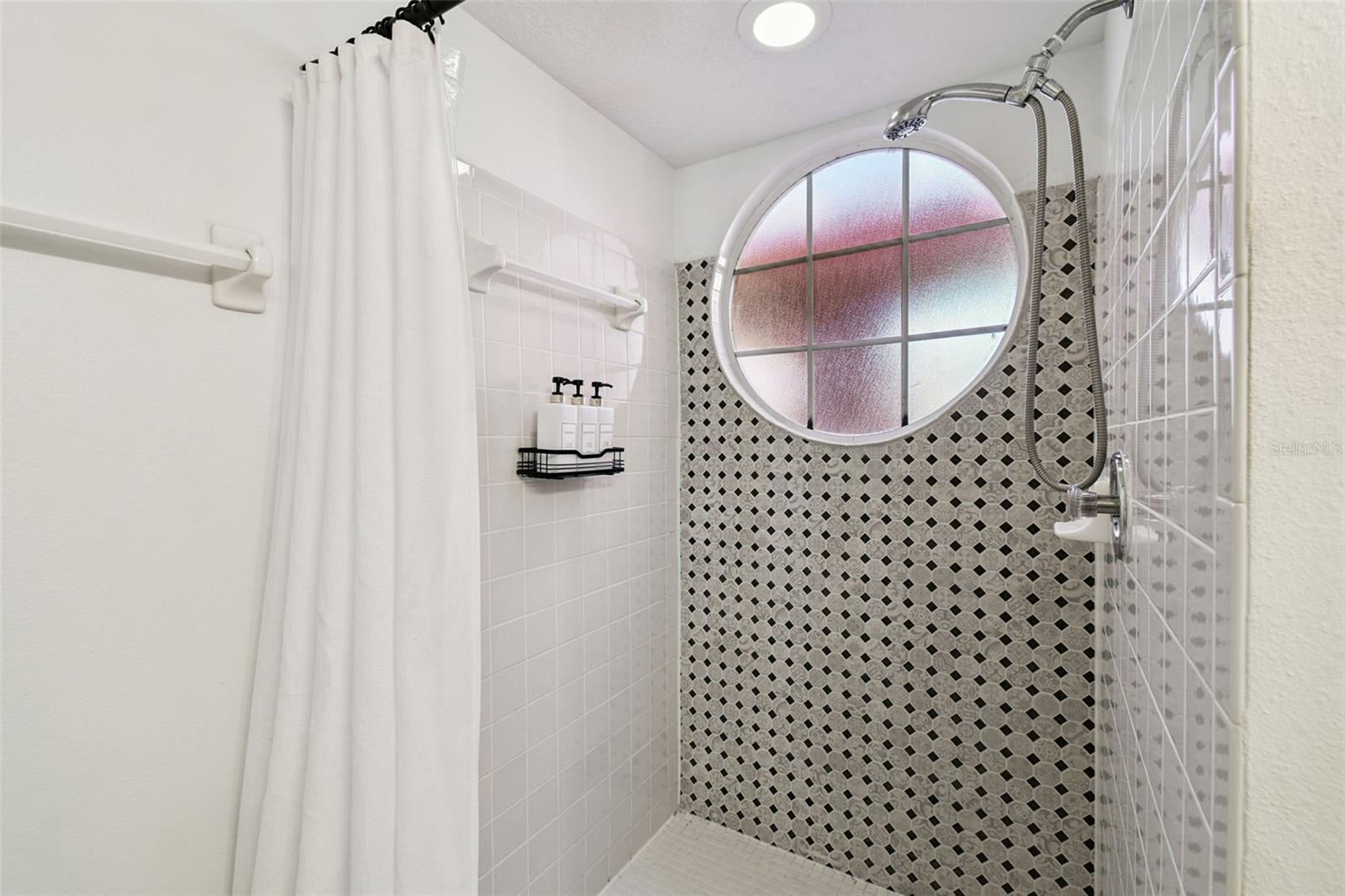 Image 19 of 46 For 2035 Royal Bay Boulevard 45