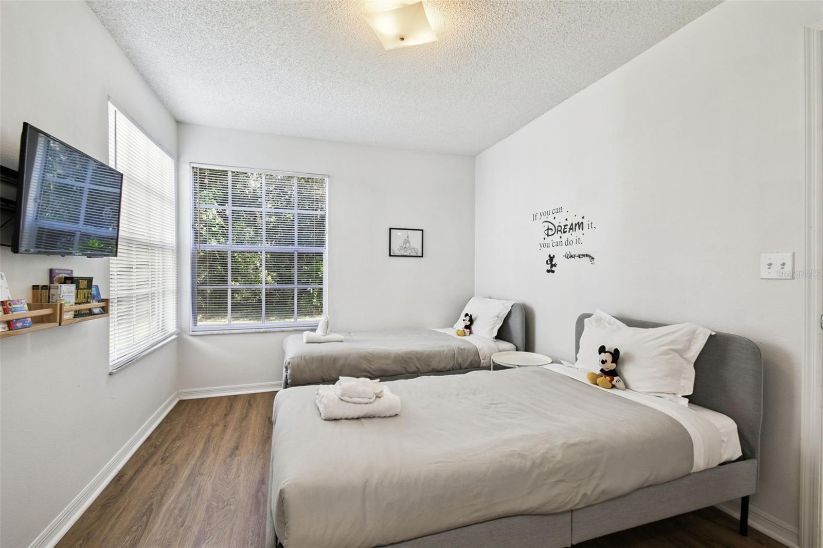 Image 22 of 46 For 2035 Royal Bay Boulevard 45