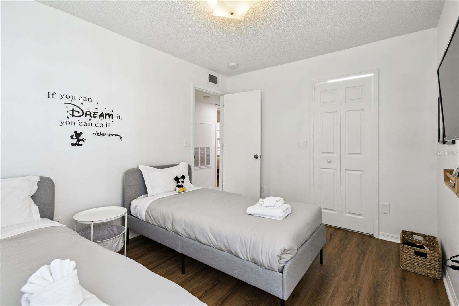 Image 23 of 46 For 2035 Royal Bay Boulevard 45