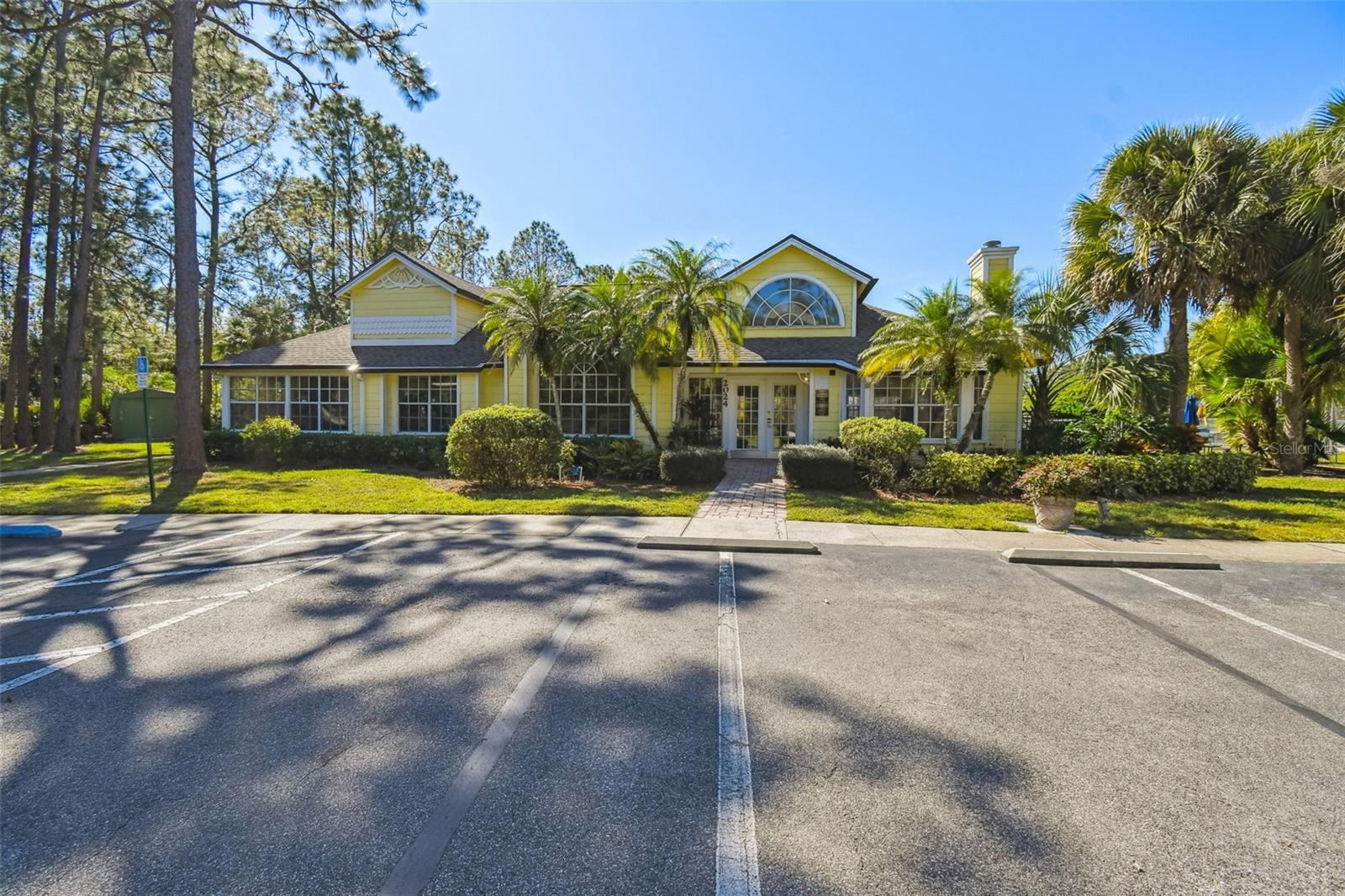 Image 34 of 46 For 2035 Royal Bay Boulevard 45