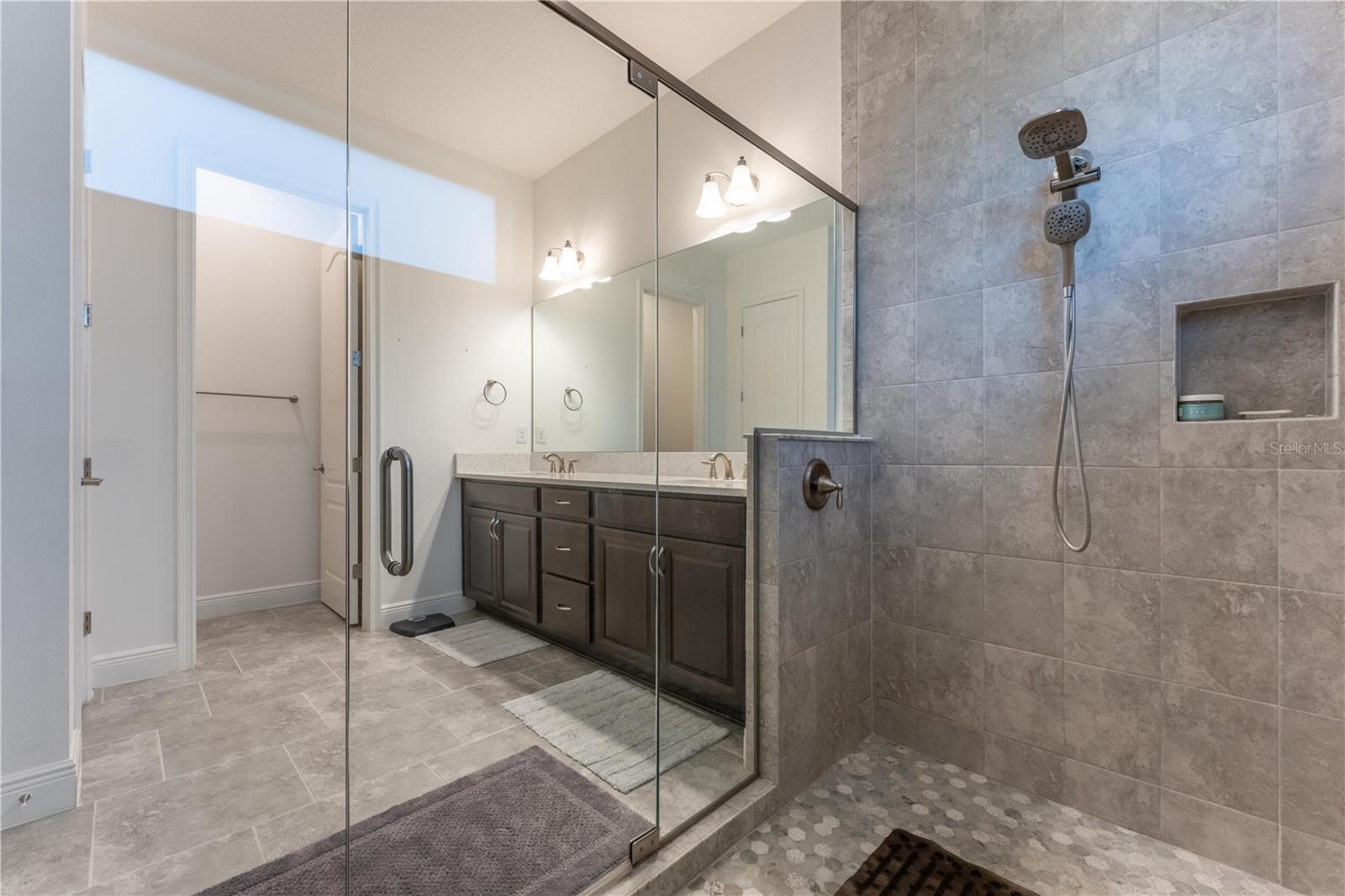 Image 13 of 71 For 13019 Stanthorne Avenue