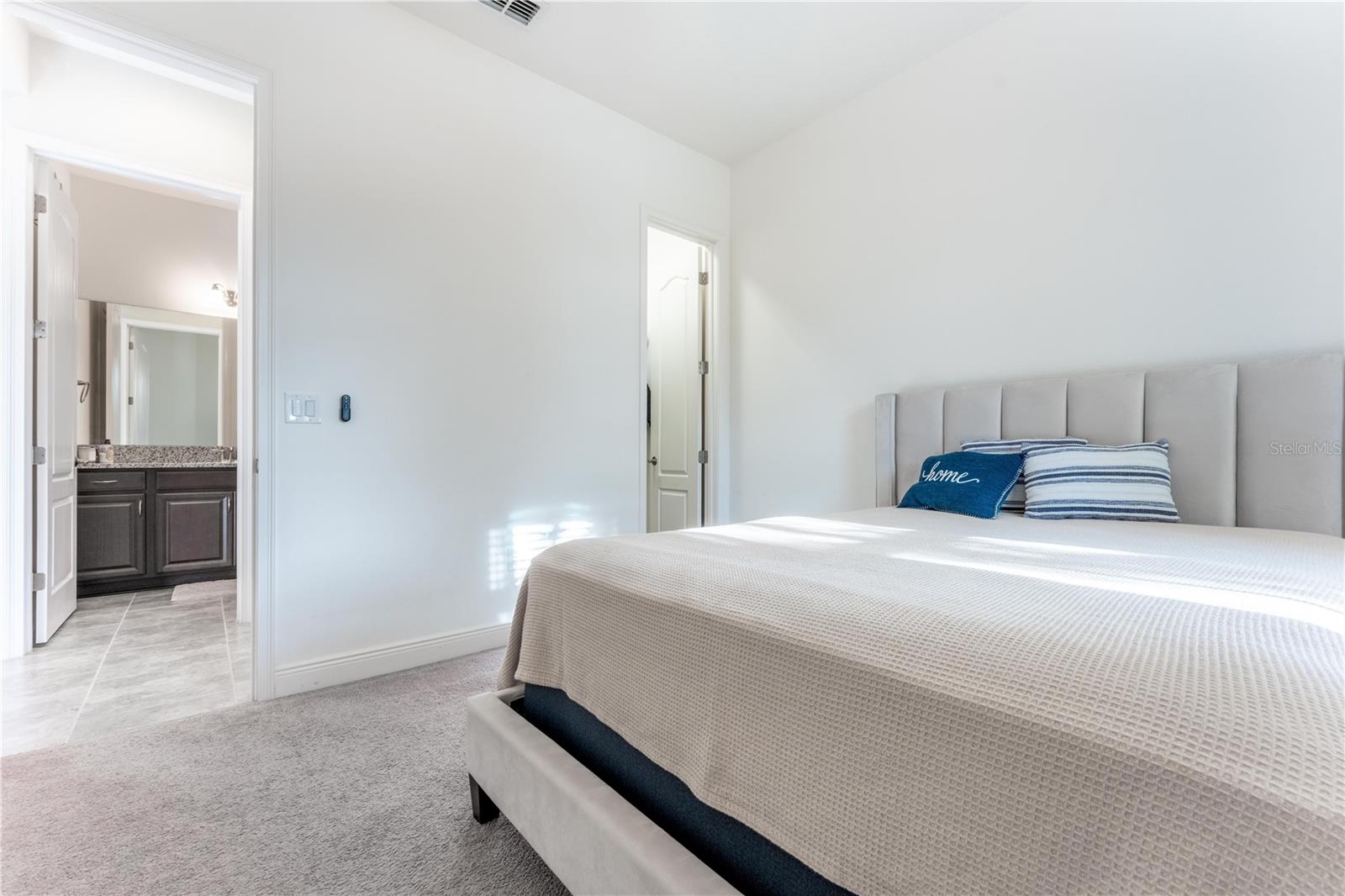 Image 25 of 71 For 13019 Stanthorne Avenue