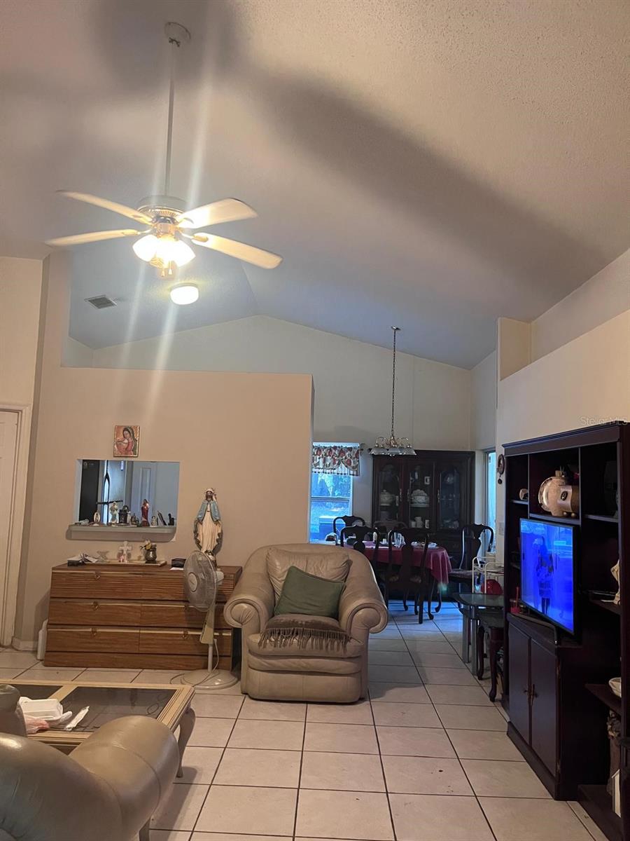 Image 3 of 8 For 309 Bay Street