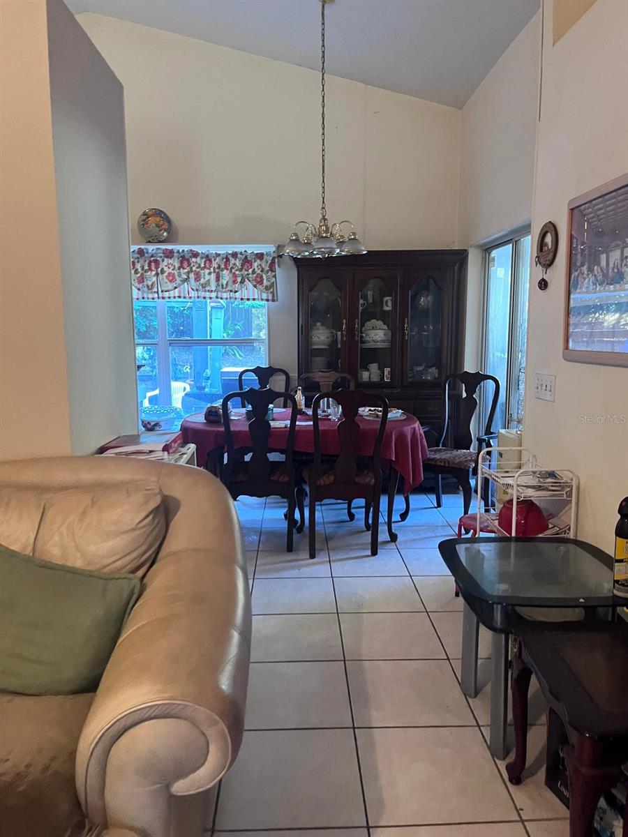 Image 4 of 8 For 309 Bay Street