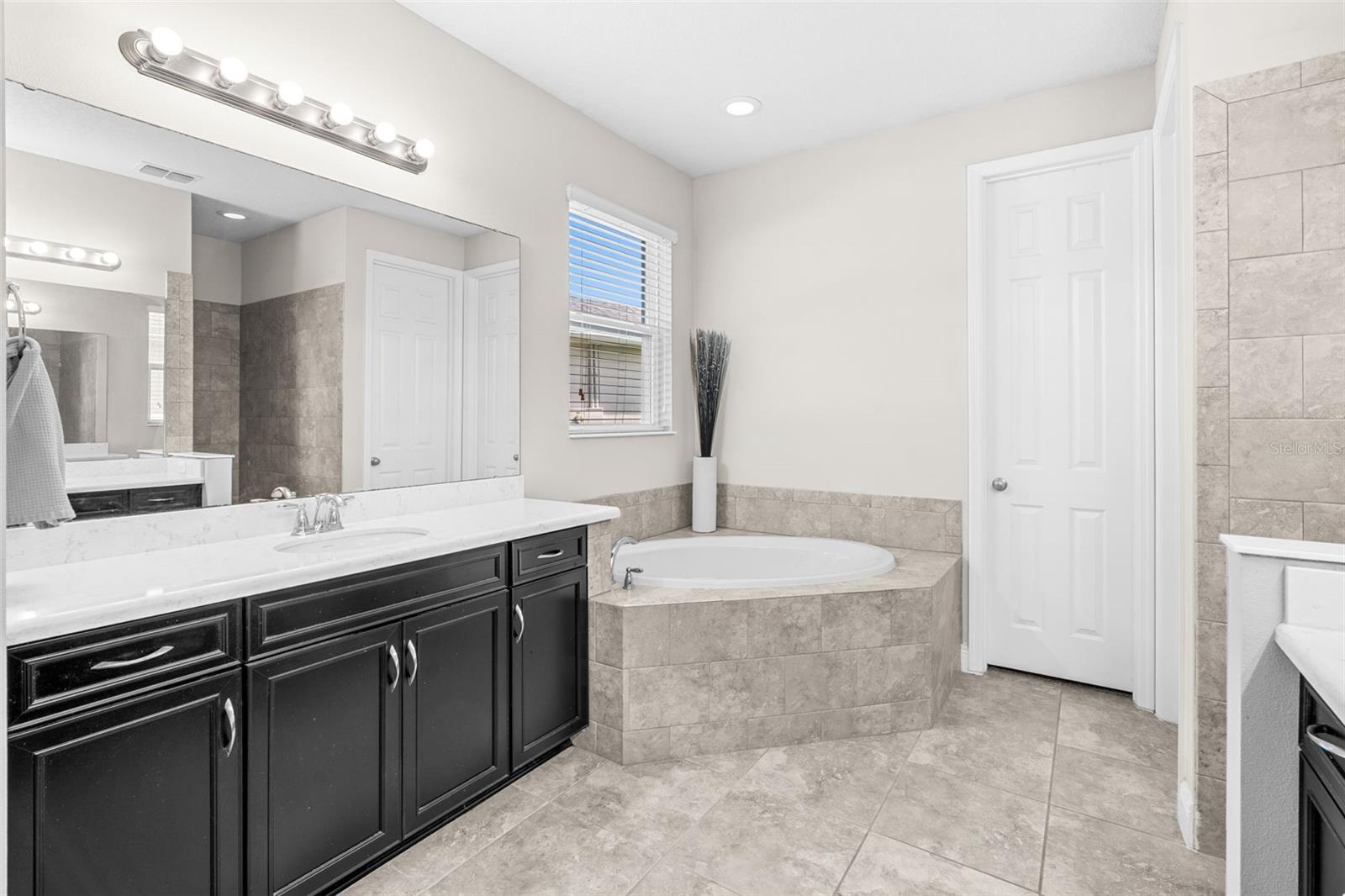 Image 18 of 42 For 14085 Jomatt Loop