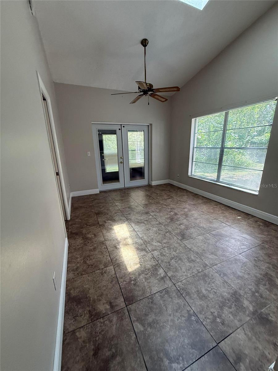 Image 6 of 16 For 11746 Spring Tree Lane