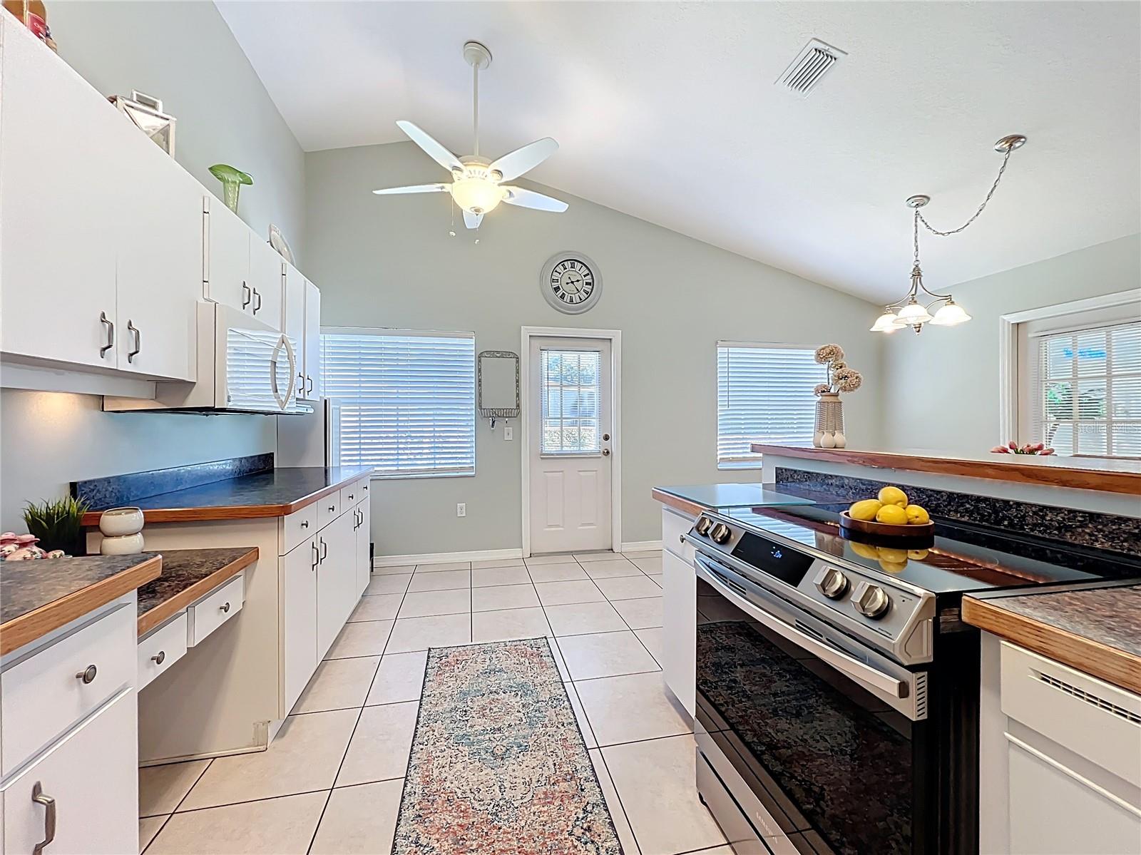 Image 9 of 38 For 12204 Wedgefield Drive