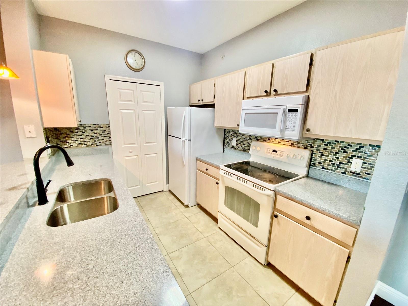 Image 10 of 38 For 5451 Vineland Road 2309