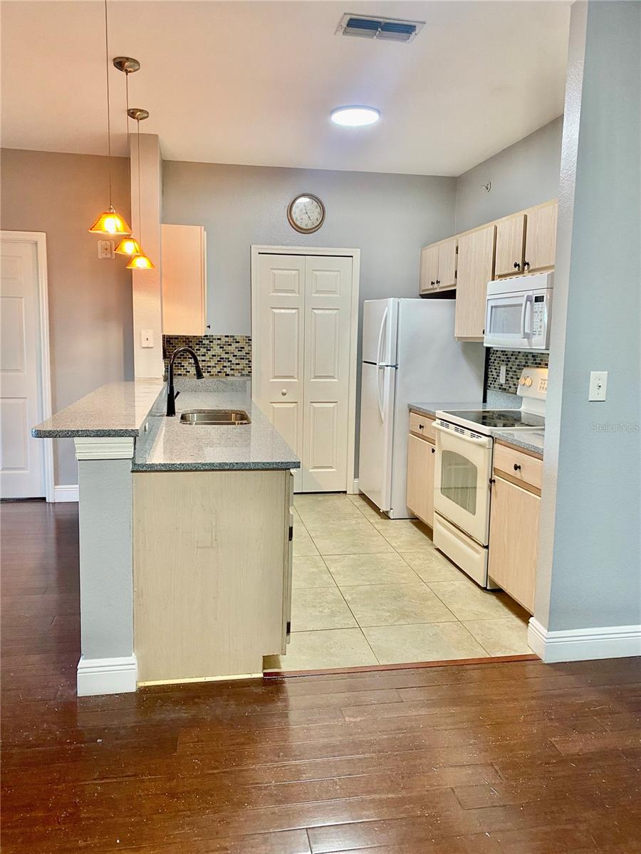 Image 16 of 38 For 5451 Vineland Road 2309