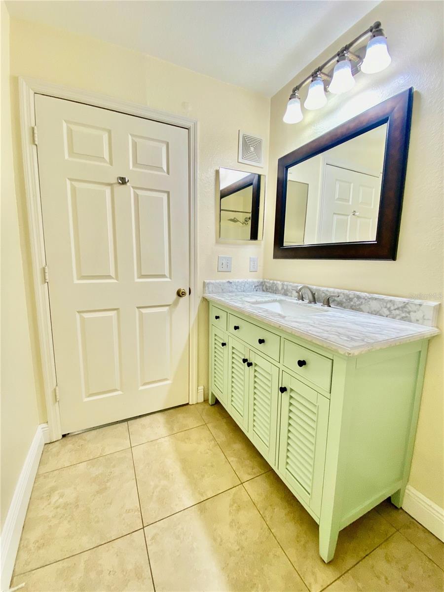 Image 25 of 38 For 5451 Vineland Road 2309